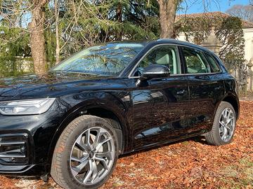 Audi q5  benzina 299 cv