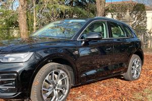 Audi q5  benzina 299 cv