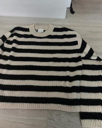Maglioncino a righe nere e panna