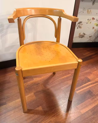 Sedia vintage in legno di faggio curvato