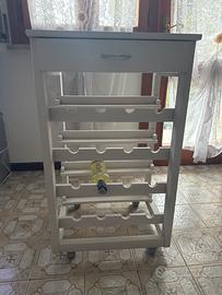 Portabottiglie in legno con ruote e cassetto