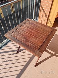 Tavolino in legno con 4 sedie