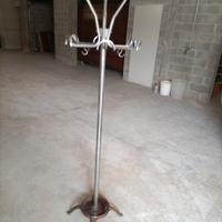 attaccapanni e lampadario anni 70 