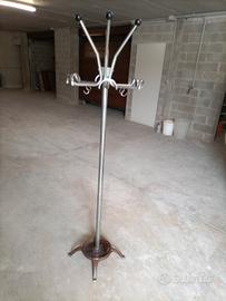 attaccapanni e lampadario anni 70 