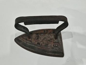 Ferro da stiro antico