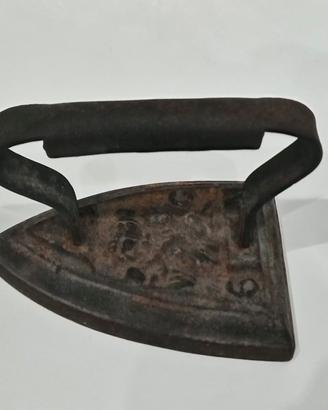 Ferro da stiro antico