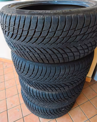 4 Gomme Invernali Nokian 235/45 R18 Dot 2023 