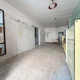 Locale commerciale, Fratte rosa. F/049