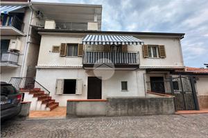 3 LOCALI A PAOLA