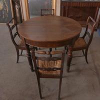 tavolo in noce con sedie