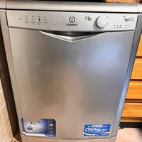 Lavastoviglie INDESIT