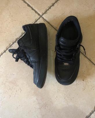 Nike Air Force 1 nere