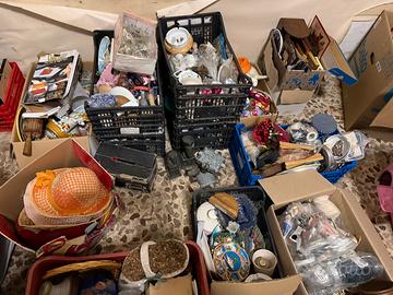 Materiale per mercatini…ceramica vetro bomboniere