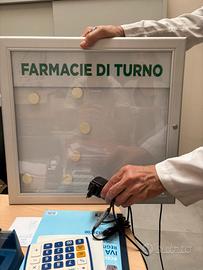 Vetrina bacheca turni farmacia