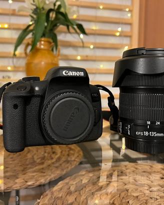 Canon EOS 750D + Obiettivo EFS 18–135mm IS Macro