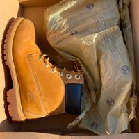 Stivaletto stringato Timberland.