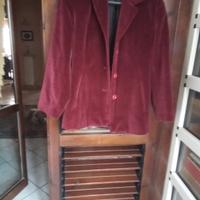 bella giacca di velluto rosso borgogna