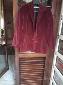 bella giacca di velluto rosso borgogna
