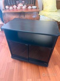 Porta tv nero ante vetro nero su rotelle