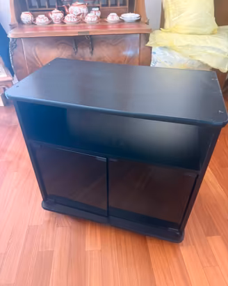 Porta tv nero ante vetro nero su rotelle