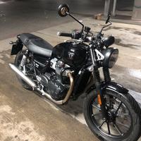 Triumph Twin Speed 900