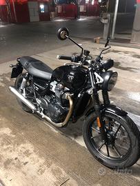 Triumph Twin Speed 900
