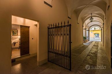 Elegante bilocale in palazzo storico del centro