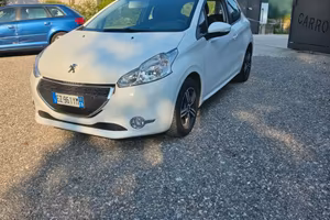 Auto  PEUGEOT  208  1.2