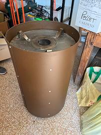 Focolore a pellet con piano griglia