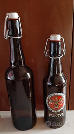 due bottiglie in vetro Marrone con chiusura ermeti
