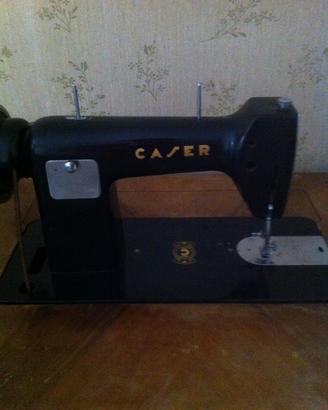 Macchina per cucire con mobile Caser secolo scorso