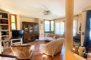 Casa indipendente di 120 m² con più di 5 locali e 