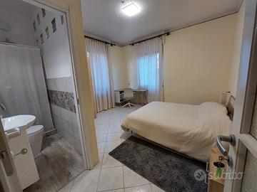 Stanza con bagno privato