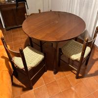 Tavolo estensibile con 3 sedie 