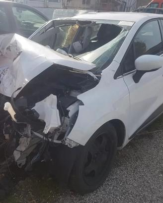 Ritiro auto incidentate in tutta la Sardegna