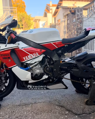 Yamaha R1 Pista