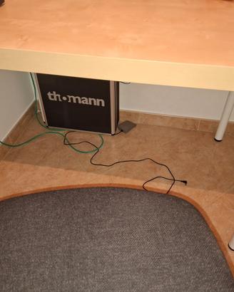 Scrivania Ikea in rovere chiaro