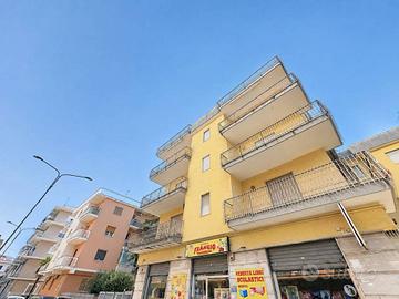 Appartamento di 190 m² con 5 locali e box auto a N