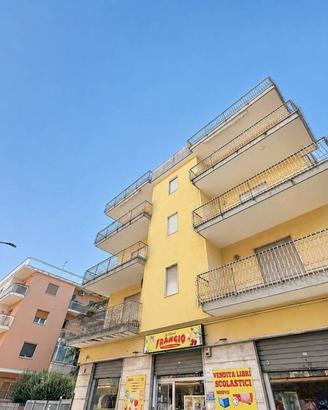 Appartamento di 190 m² con 5 locali e box auto a N