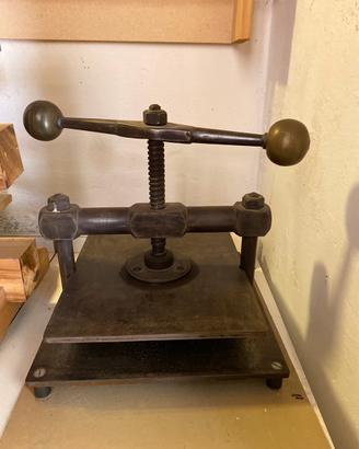 Torchio in ferro e ottone