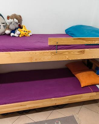 2 letti in legno 70X160 con struttura a castello