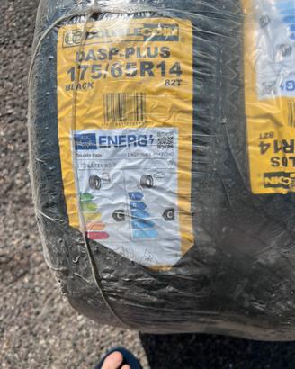 Pneumatici 4 stagioni NUOVE 175/65 R14 82 T