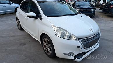 PEUGEOT 208 2012 SOLO PER RICAMBI