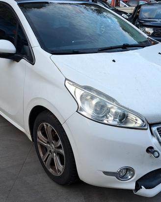 PEUGEOT 208 2012 SOLO PER RICAMBI