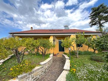 VILLA SINGOLA A GENZANO DI ROMA