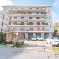 Trilocale oltre accessori in via Annibale con pos