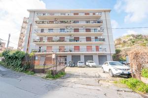 Trilocale oltre accessori in via Annibale con pos