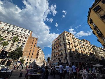 2 LOCALI A NAPOLI