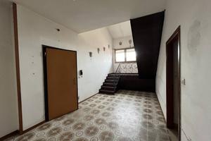 Appartamento di 225 m² con più di 5 locali e box a