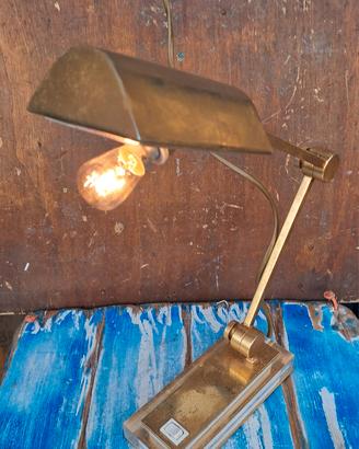 Lampada Da Tavolo Vintage In Ottone Base Bachelite